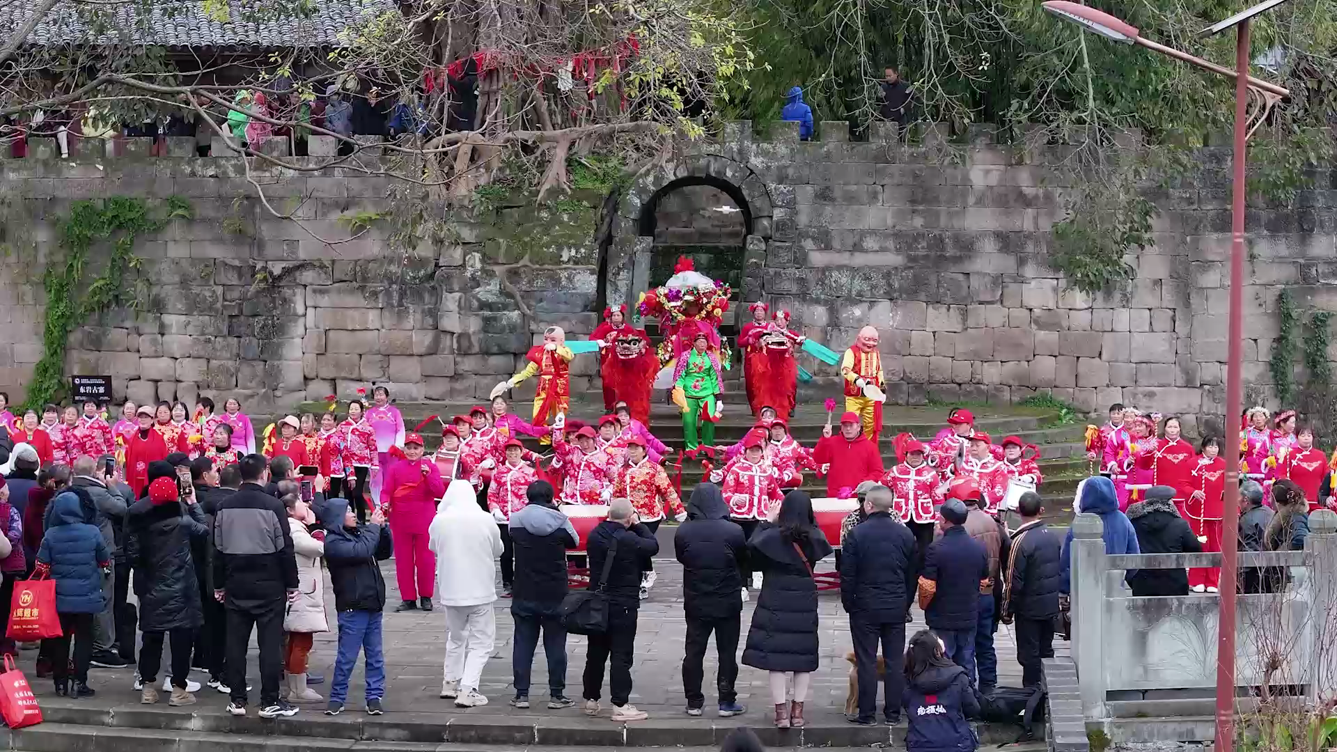 活动现场，热闹非凡。拍摄：吴建华2.png