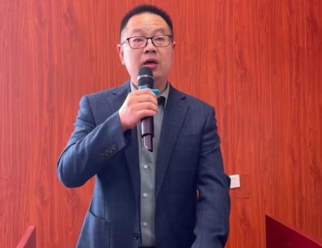 坚持党建引领  促进师生成长 ：记邵东市城区第三初级中学党总支书记舒达康