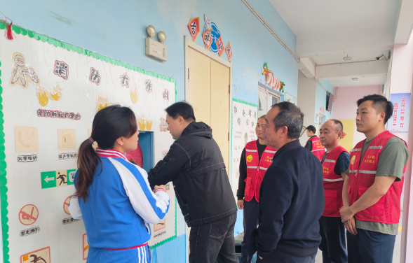 药山镇开展校园及周边环境集中整治活动