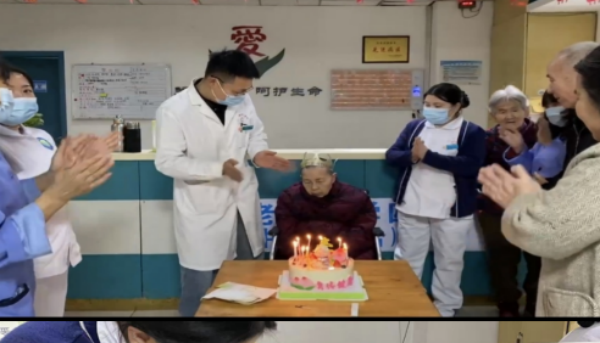 医护“扮演”儿女 为患者送上生日祝福