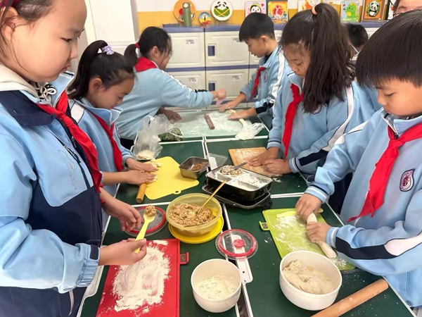 “劳”促品德 “动”促成长四级部劳动技能大赛——邯郸市曙光第三小学