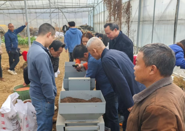 湘潭市举办水稻机插（抛）育秧现场演示活动