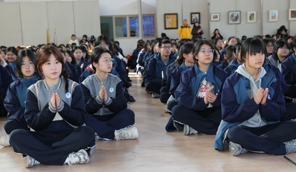廊坊二中2025年春季学期法治教育第一课开讲