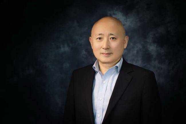 华网·两会世界窗｜达索系统张鹰：深耕中国20年，“虚拟孪生”赋能智能制造与绿色转型
