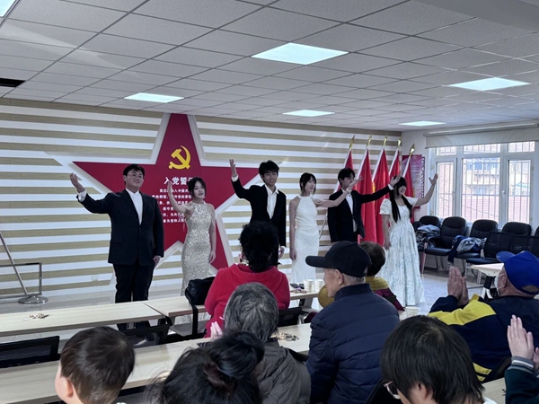 传承雷锋精神 奉献青春力量——廊坊二中走进晨光社区开展学雷锋志愿服务活动