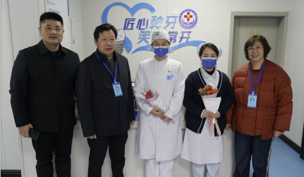情暖三八节 鲜花赠巾帼 湘潭市口腔医院开展庆祝3.8妇女节系列活动
