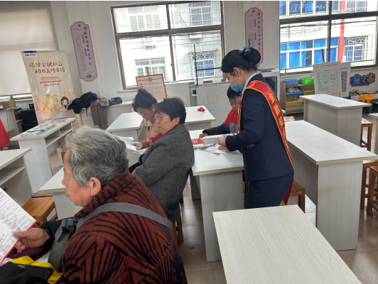 行长说消保 助力民生服务保障 ——浦发银行宁波慈溪支行开展2025年“3·15”金融消费者权益保护教育宣传活动