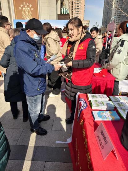 弘扬雷锋精神 践行消保为民   渤海银行用心传递金融温度