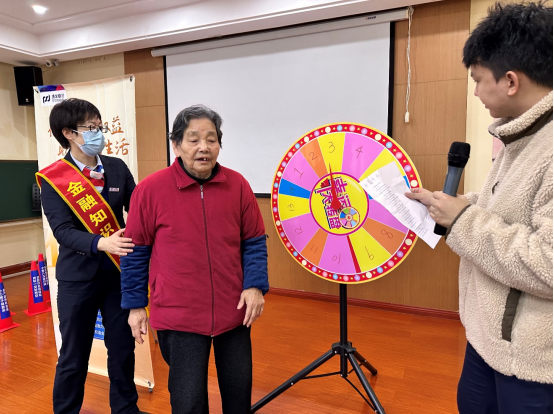 浦爱银发 共暖人心 ——浦发银行宁波镇海支行、招宝山支行联合开展2025年“3·15”金融消费者权益保护教育宣传活动