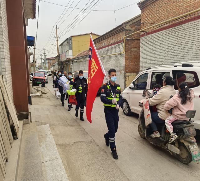霸州胜芳义警弘扬雷锋精神 关爱弱势群体