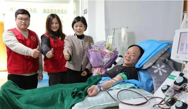 无偿献血277次 热血老党员今日“荣退”