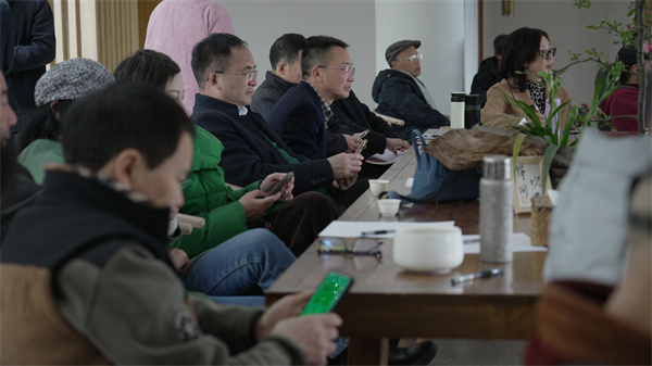 世界诗人日，“AI时代诗人何为”研讨会在邛崃花楸山举行