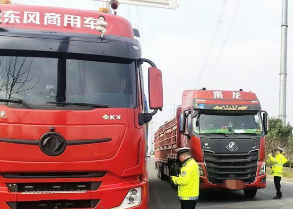 常德交警重拳整治货车违法 净化道路交通环境