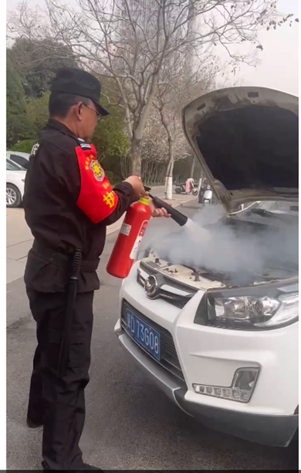 平凡保安专业强   烈焰逆行显担当