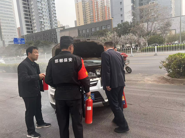 平凡保安专业强   烈焰逆行显担当