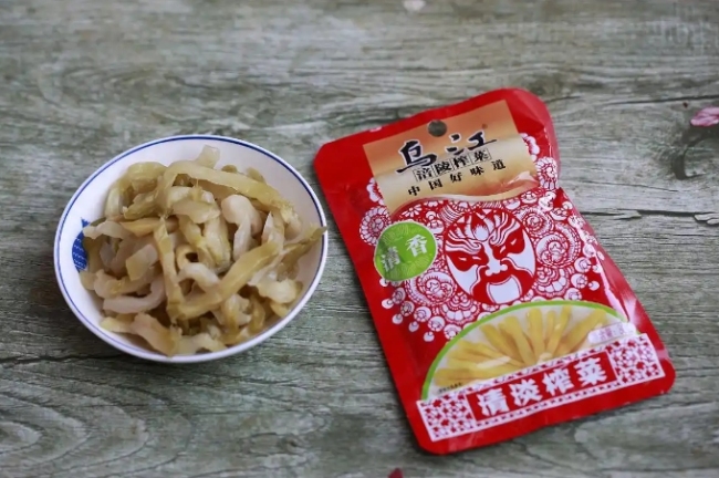 卖得越来越少涪陵榨菜，“天花板”越来越厚