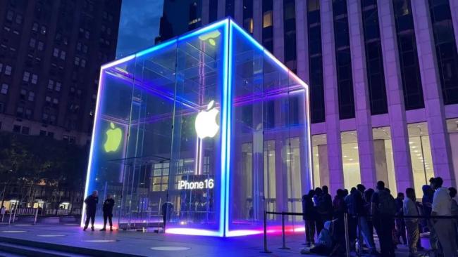 美国扬言对华征125%关税，库克心急包5架飞机囤iPhone