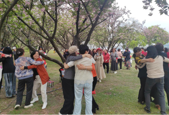 湘潭市雨湖区志愿者协会：银发先锋搭桥梁 党群共筑温情网