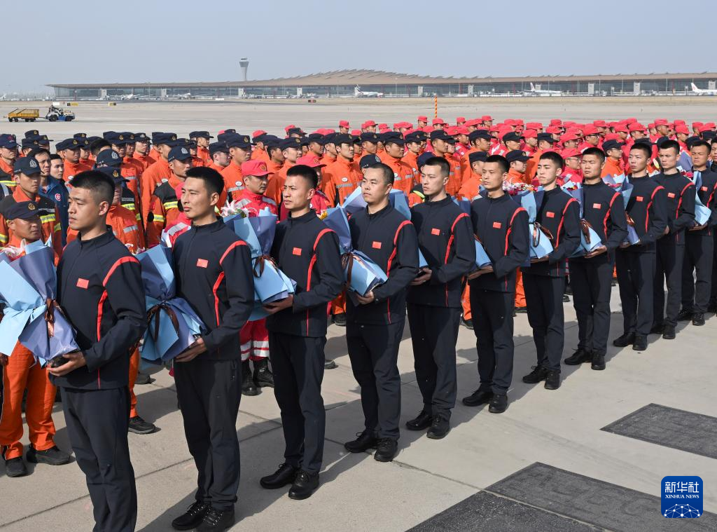 中国救援队伍完成缅甸地震救援任务回国