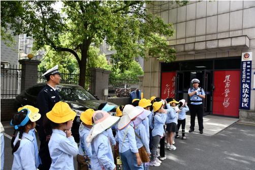 常德公安交警掀起2025年春季交通安全宣传热潮