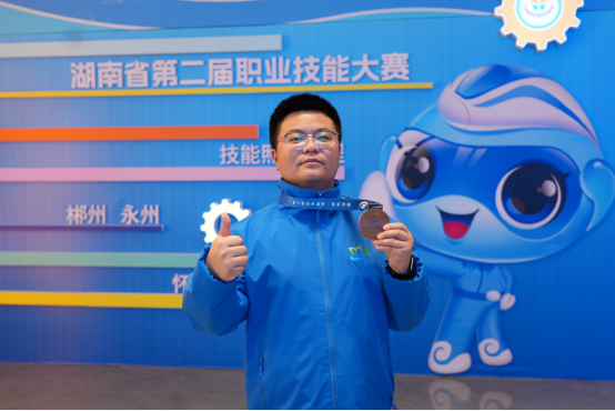 从企业高管到职教先锋：杨翔宇的跨界逐梦之路