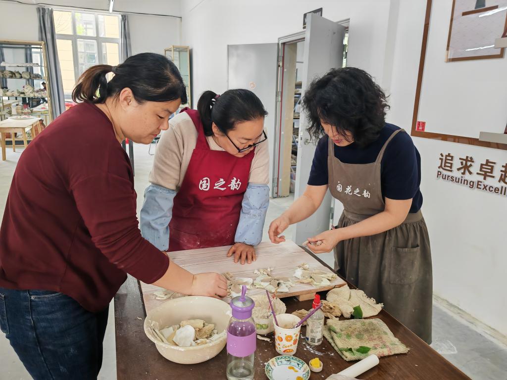 牡丹花开引客来：山东菏泽解锁“花样经济”密码