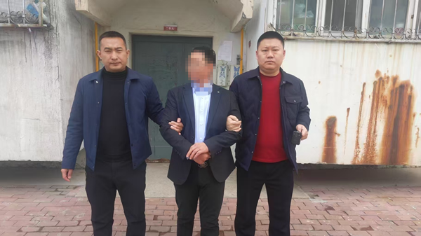 一人分饰“多角儿” 兰西警方擒获“影帝”骗子