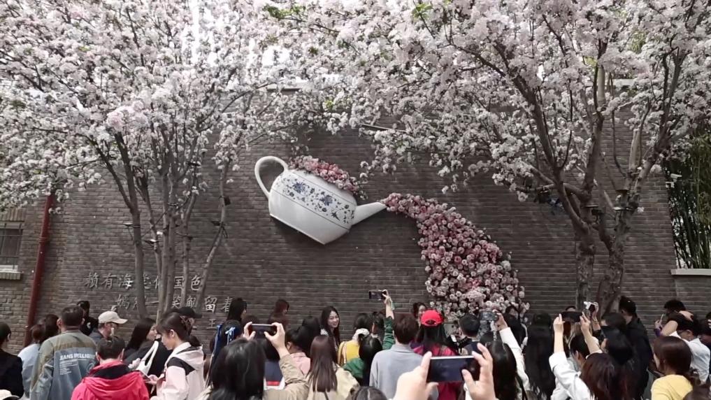 供需两侧精准发力 消费市场亮点频现
