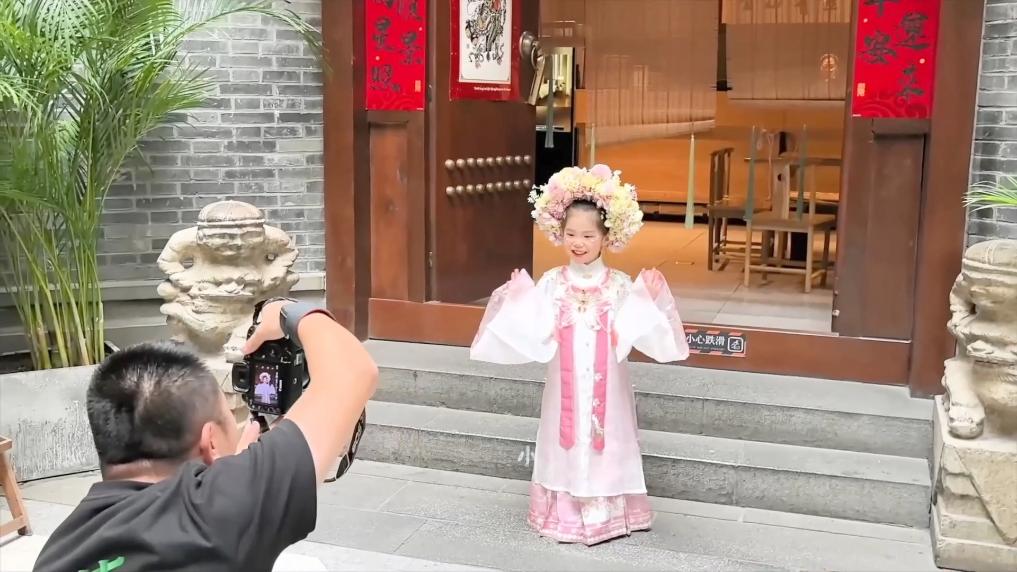 供需两侧精准发力 消费市场亮点频现