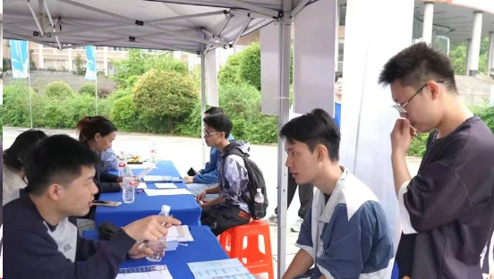 2025年岳塘区高校毕业生“聚才岳塘 创梦起航”就业促进与产才融合系列活动启动