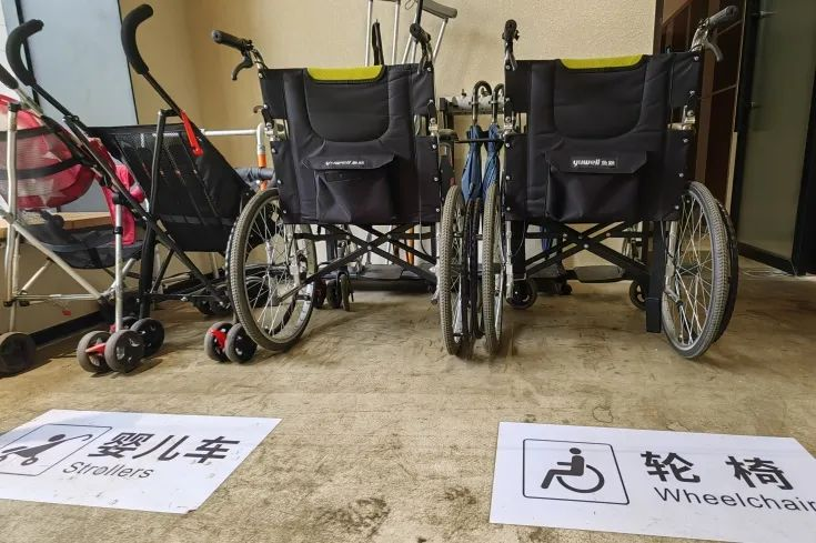 五一暖心！黄龙溪古镇：背母游玩的深情与古镇温暖的回响