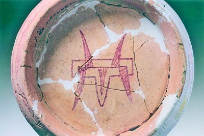 史前“天极宇宙观”溯源——从高庙文化陶器图像说开去